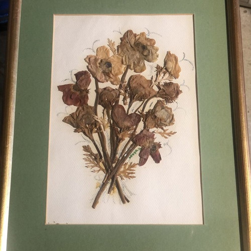 Frames with dried flowers bouquet like new, set of two