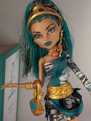 Κούκλα Monster High Nefera σαν καινούργια