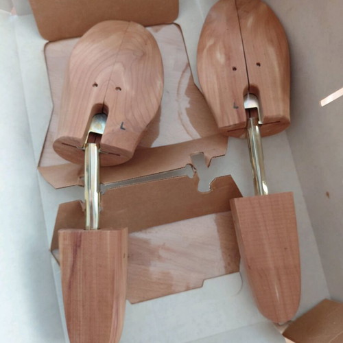 Adjustable Shoe Trees made of Aromatic Cedar Wood new