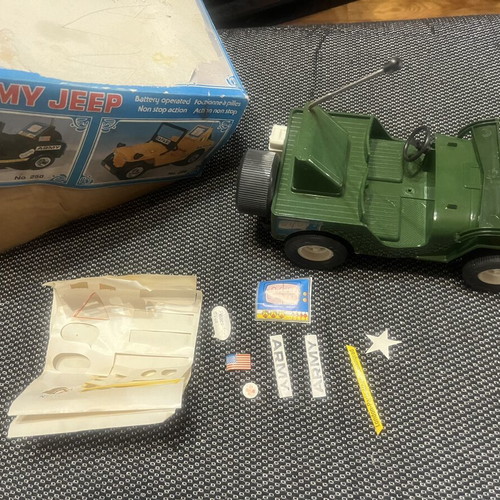 Lyra Jeep made in Greece like new, box worn
