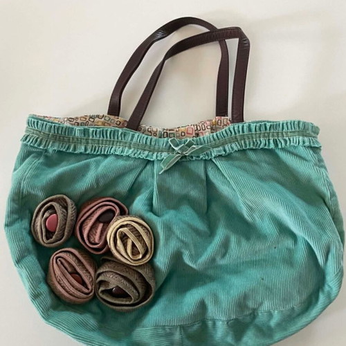 Accessorize Boho shoulder bag green like new with handmade details