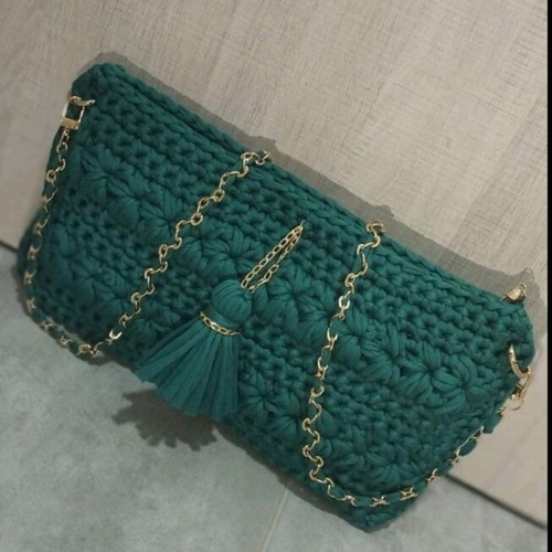 Knitted crossbody bag in green, new, handmade