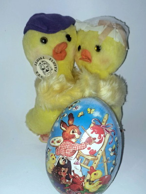 Vintage Easter set with 28cm egg and Tsioti Toys chicks like new