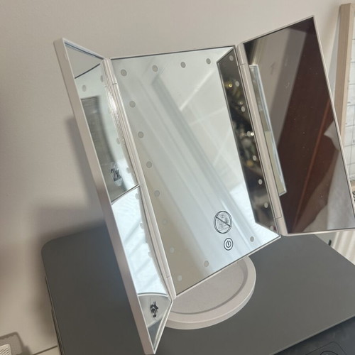 Cien Makeup Mirror with Light like new