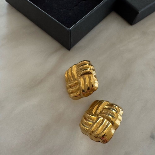 Stan & Stefan gold stud earrings like new