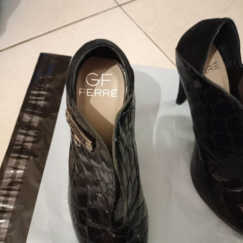 Gianfranco Ferré women's boots like new, black croco design with metal detail