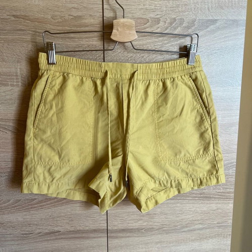 Women's shorts small with mark, yellow with pockets