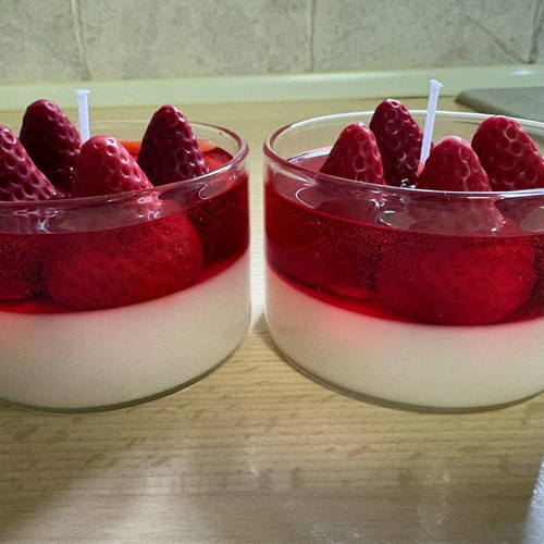 Handmade candle "Panacota" new with strawberry scent made of soy