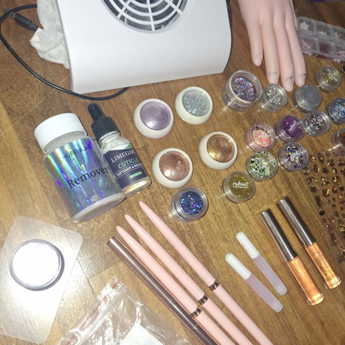 Professional nail kit like new with polymerization varnishes