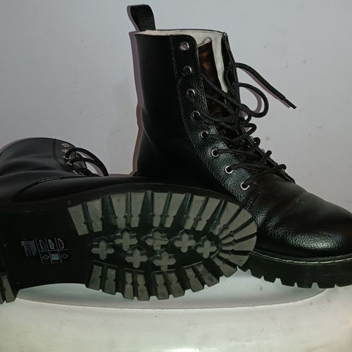 Boots fur-lined new, size 41, black