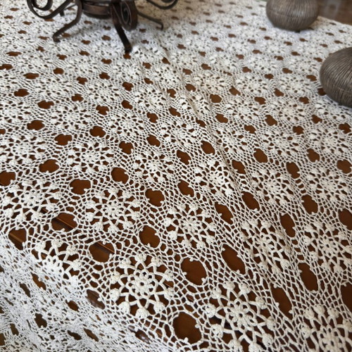 Handmade lace tablecloth 172×172 cm, 1960s collectible