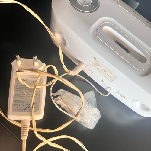 iLuv Radio Alarm Clock like new, Dock Speakers