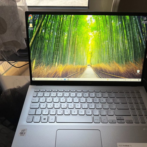 Laptop Asus Vivobook i3 8GB RAM like new