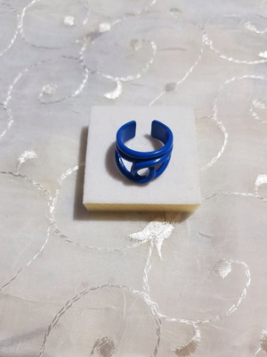 Blue ring used, adjustable size