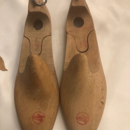 Wooden shoe lasts used, 3 pairs size 39 and 6 pairs size 40