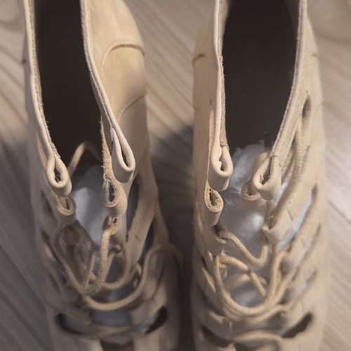 Leather women's shoes size 38 like new, beige sandals platforms