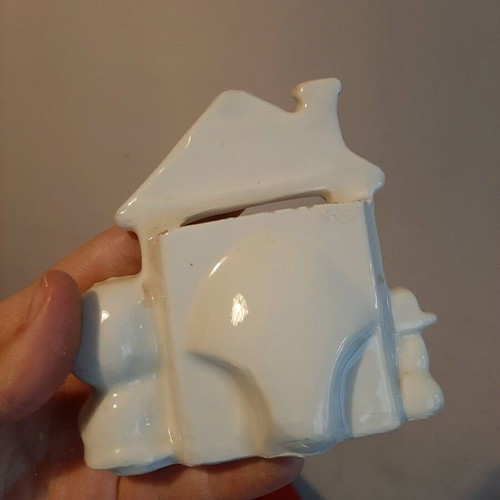 Porcelain frame in good condition