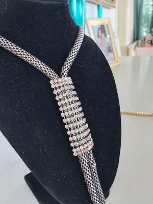 Necklace used very elegant