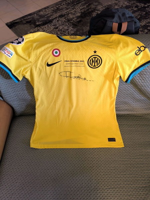 Inter Milan 2023 final jersey authentic, new, signed by Hakan Calhanoglu