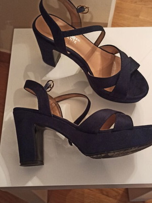 Sandals like new, size 40, platform style