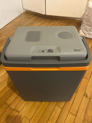 Car refrigerator like new, works with 12 V and 220 V