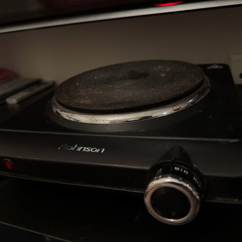 Rohnson single cooking hotplate used with rust marks