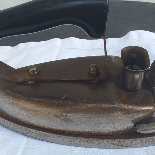 Collectible iron 500 W Greek made by W.S.C.OE