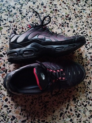 Nike Air Max athletic shoes like new, size 41, black