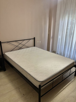 Διπλό μεταλλικό κρεβάτι με τάβλες και στρώμα μεταχειρισμένο