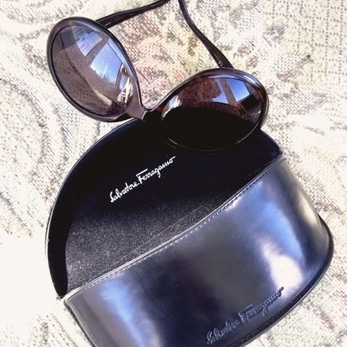 Salvatore Ferragamo Jackie O round sunglasses like new, brown tortoiseshell