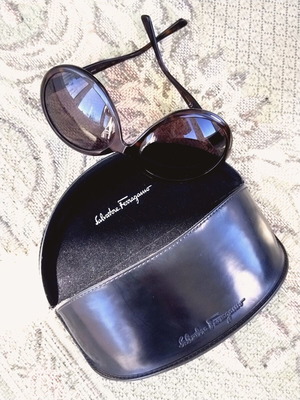 Salvatore Ferragamo Jackie O round sunglasses like new, brown tortoiseshell
