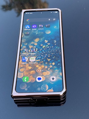 Samsung Z Fold 4 used with black line issue, 256GB