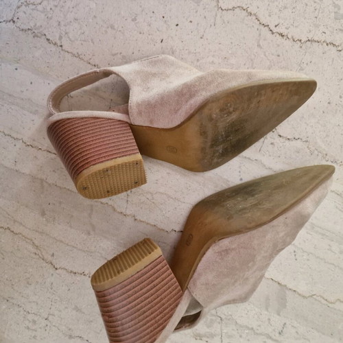 Closed-toe suede sandals