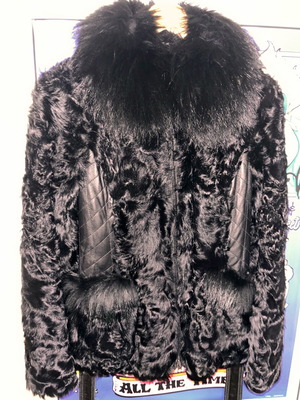 Marella Black Fur Coat new, elegant and warm