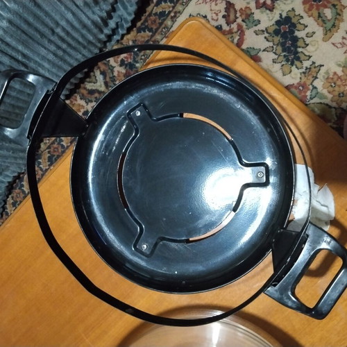 Pyrex with metal base used, diameter 33 cm, height 16.5 cm