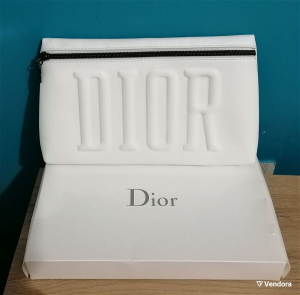  tsanta fakelos Dior