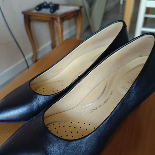 Geox leather pumps like new, black, size 35