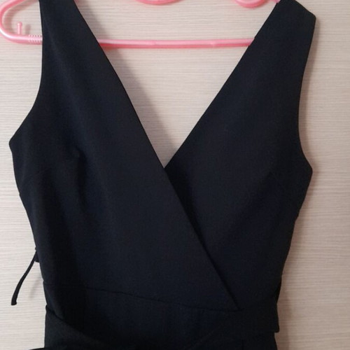 Black jumpsuit like new with zipper and belt, size M