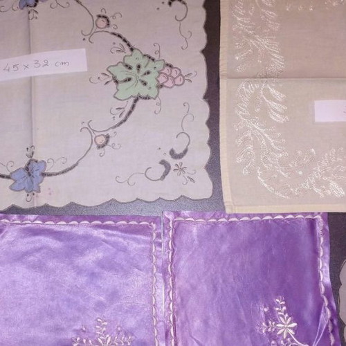 Table linens used, pack of 6 small vintage doilies