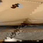  Δερματινο μπεζ τσαντακι χιαστι καπιτονε με αλυσιδα