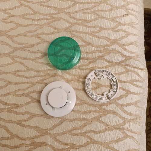 Smoke detector like new