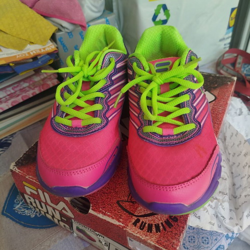 Fila Running Countdown Women's Athletic Shoes size 38 like new, multicolor