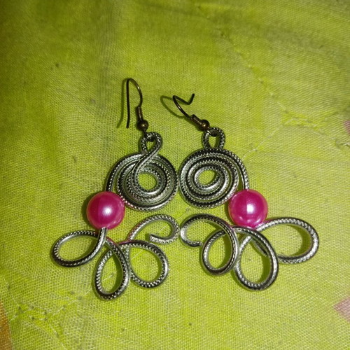 Dangling earrings with pink pearl like new