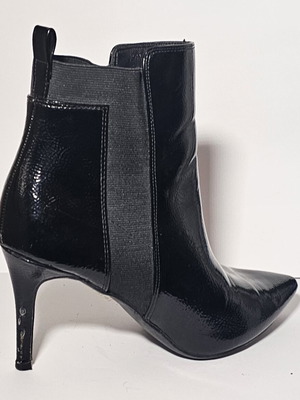 Patent leather ankle boot with elastic used, size 41, 9cm heel