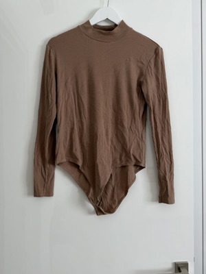 Zara women's bodysuit used, beige, size L