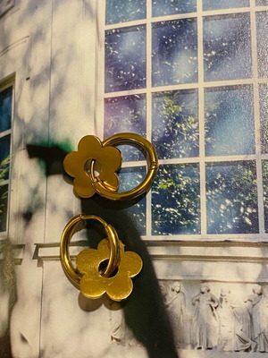 Hoop earrings with flower detail, new unworn, stainless steel, gold color