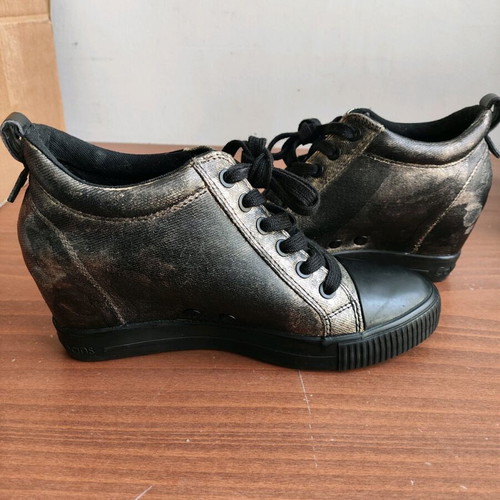 Calvin Klein Jeans sneakers used platform bronze with black velvet, size 37