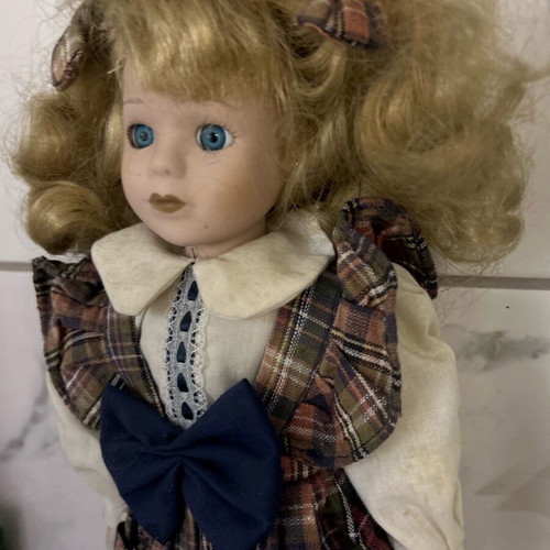Porcelain doll Germany like new from Leonardo collection