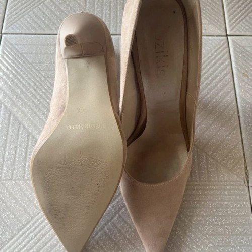 Bozikis beige suede pumps size 40 used