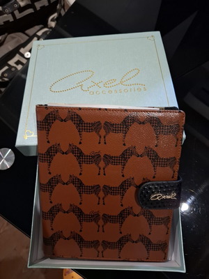 Axel notebook with pen and card holder
